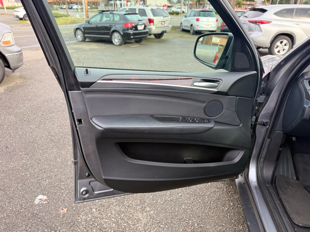 2009 BMW X5 Image 11