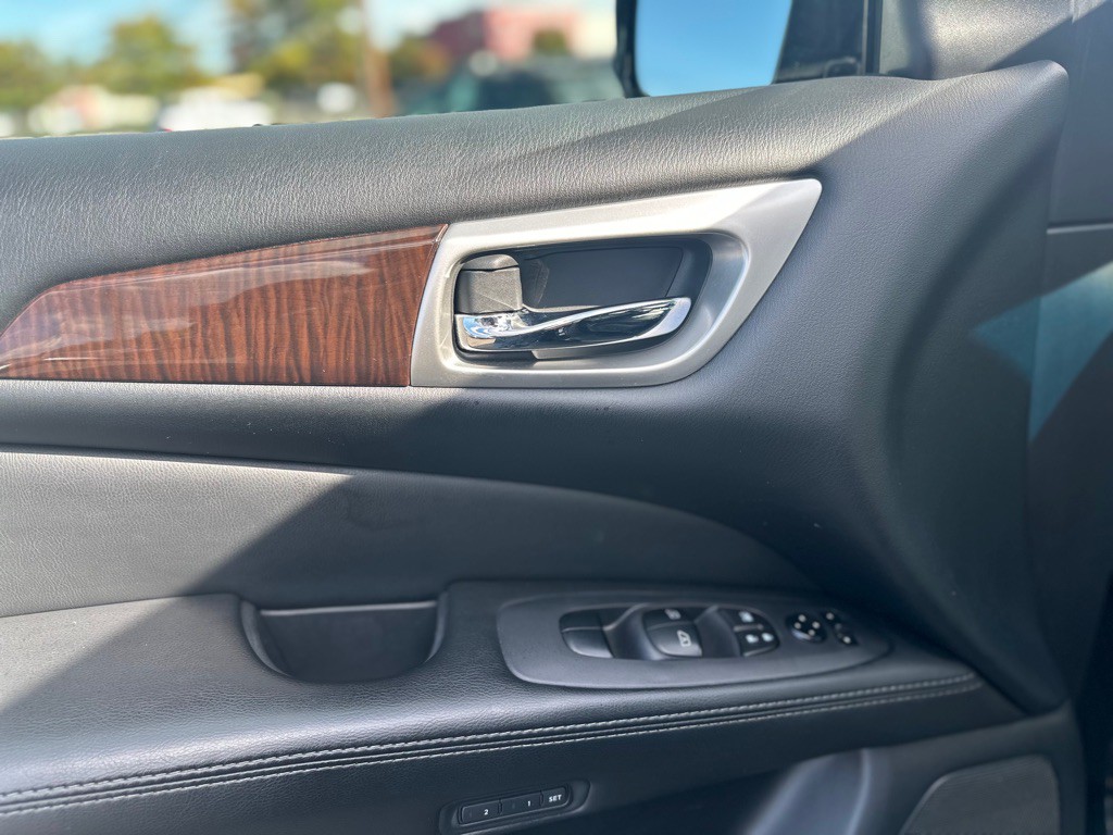 2014 Nissan Pathfinder Image 11