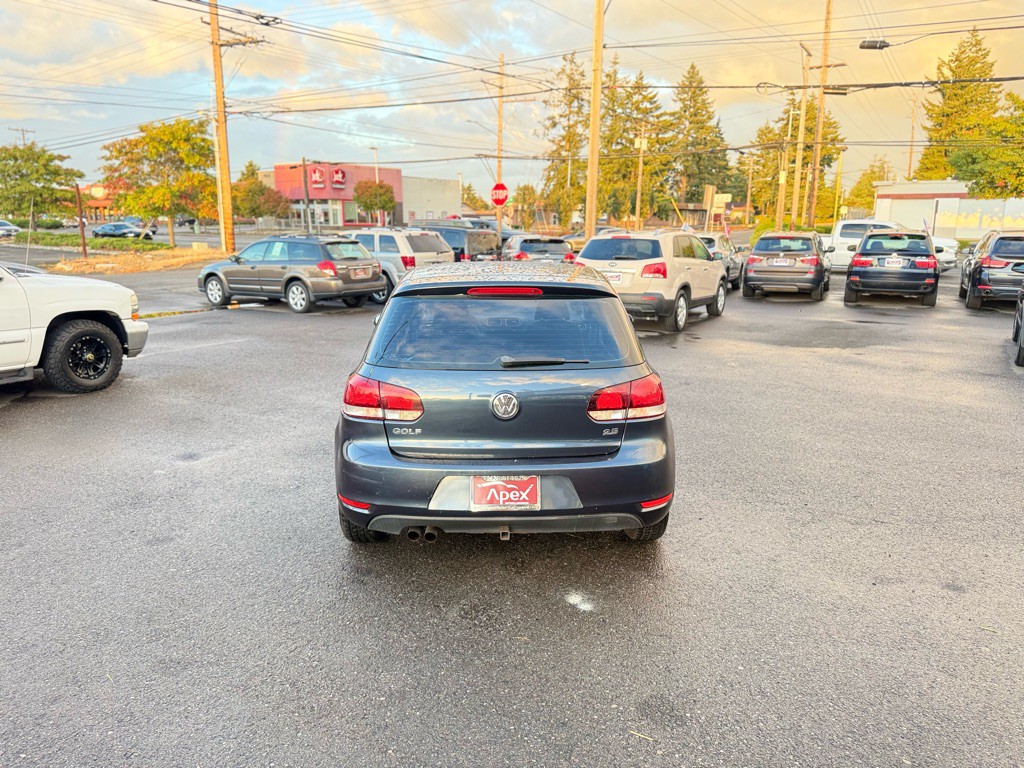 2010 Volkswagen Golf Image 7