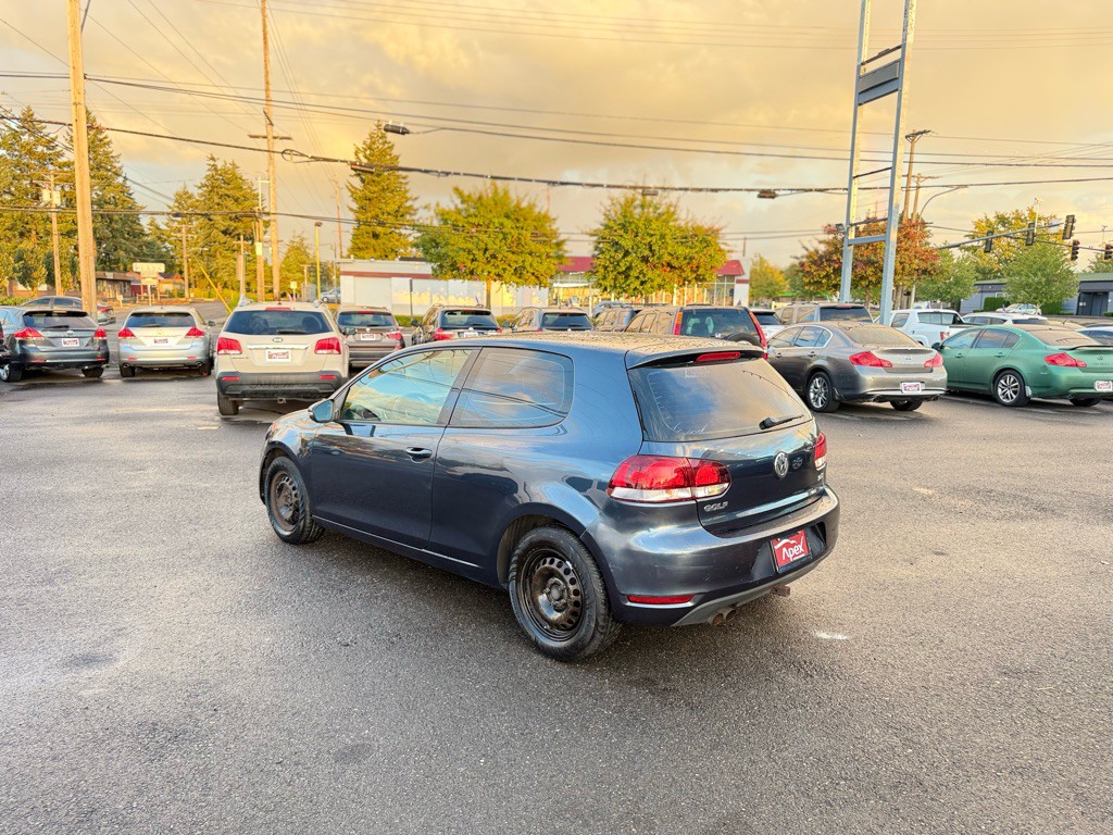 2010 Volkswagen Golf Image 8