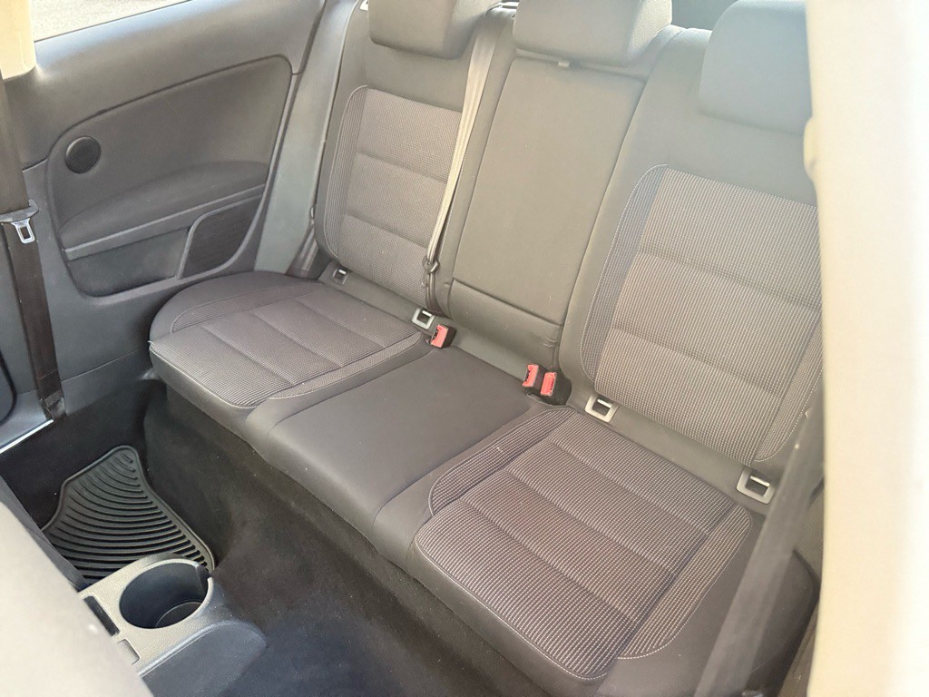 2010 Volkswagen Golf Image 11