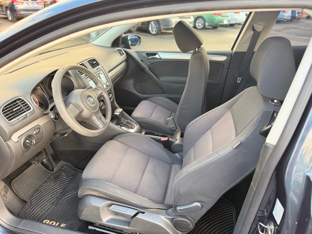 2010 Volkswagen Golf Image 12