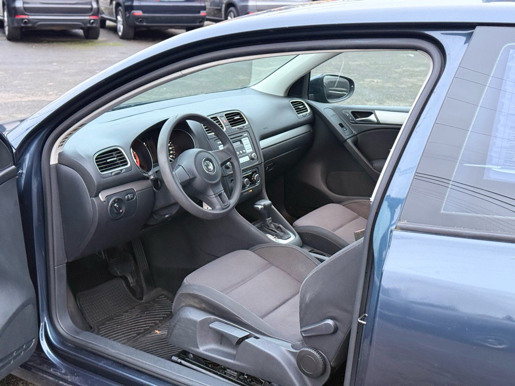2010 Volkswagen Golf Image 9