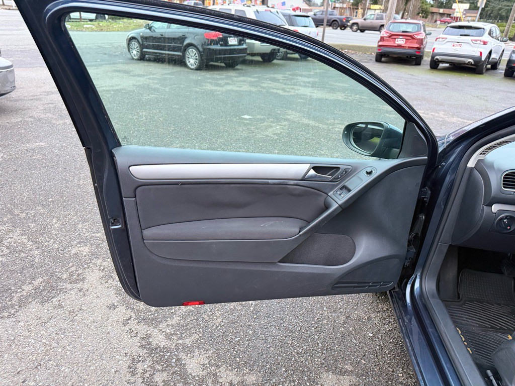 2010 Volkswagen Golf Image 10