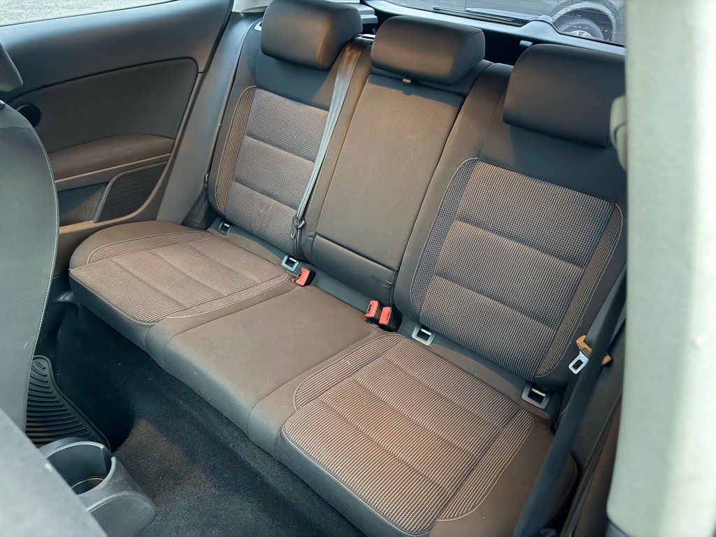 2010 Volkswagen Golf Image 12