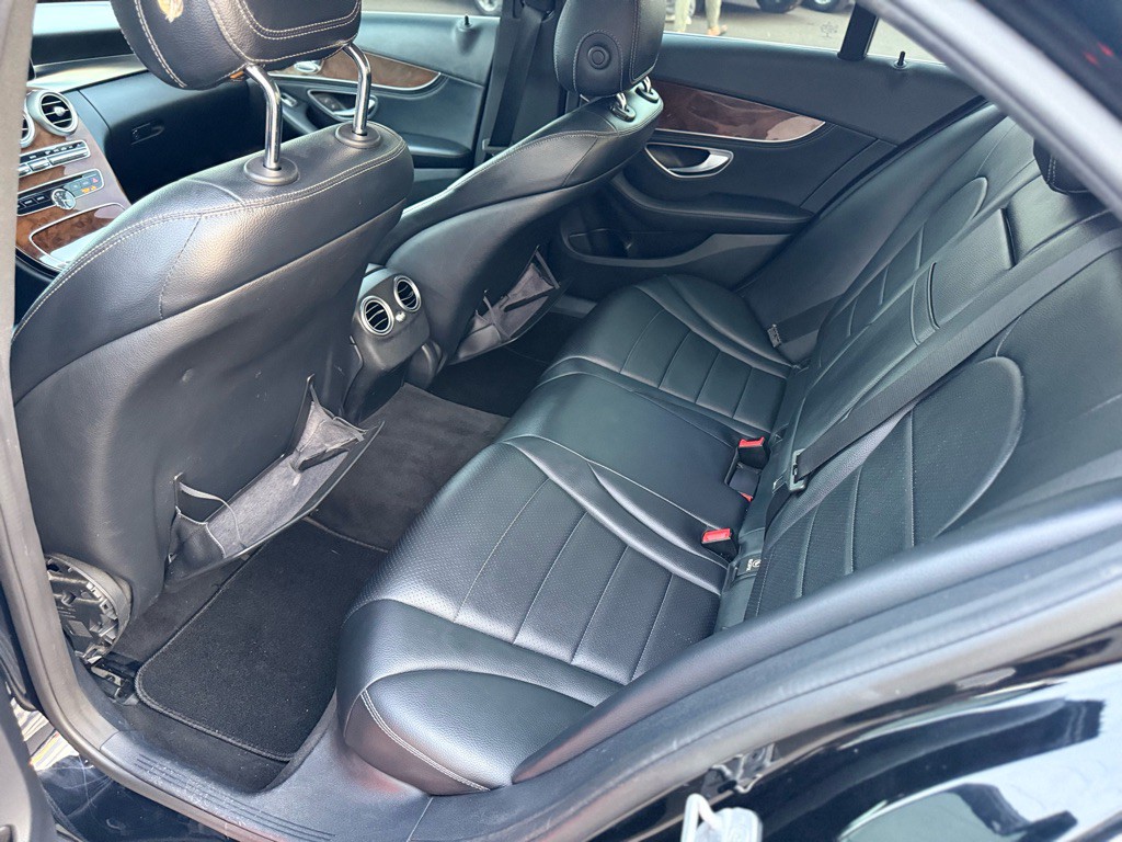 2015 Mercedes-Benz C-Class Image 17