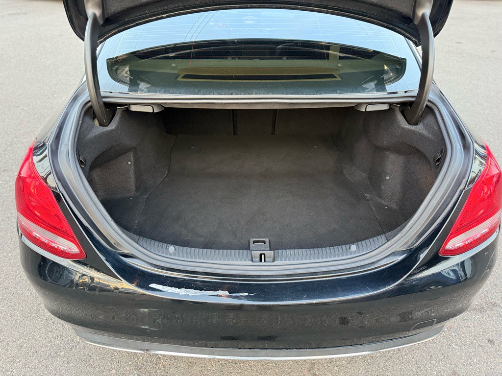 2015 Mercedes-Benz C-Class Image 18