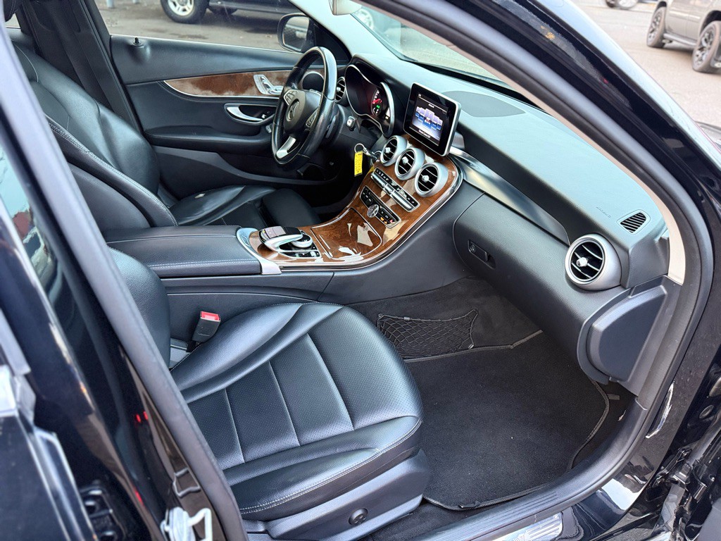 2015 Mercedes-Benz C-Class Image 20