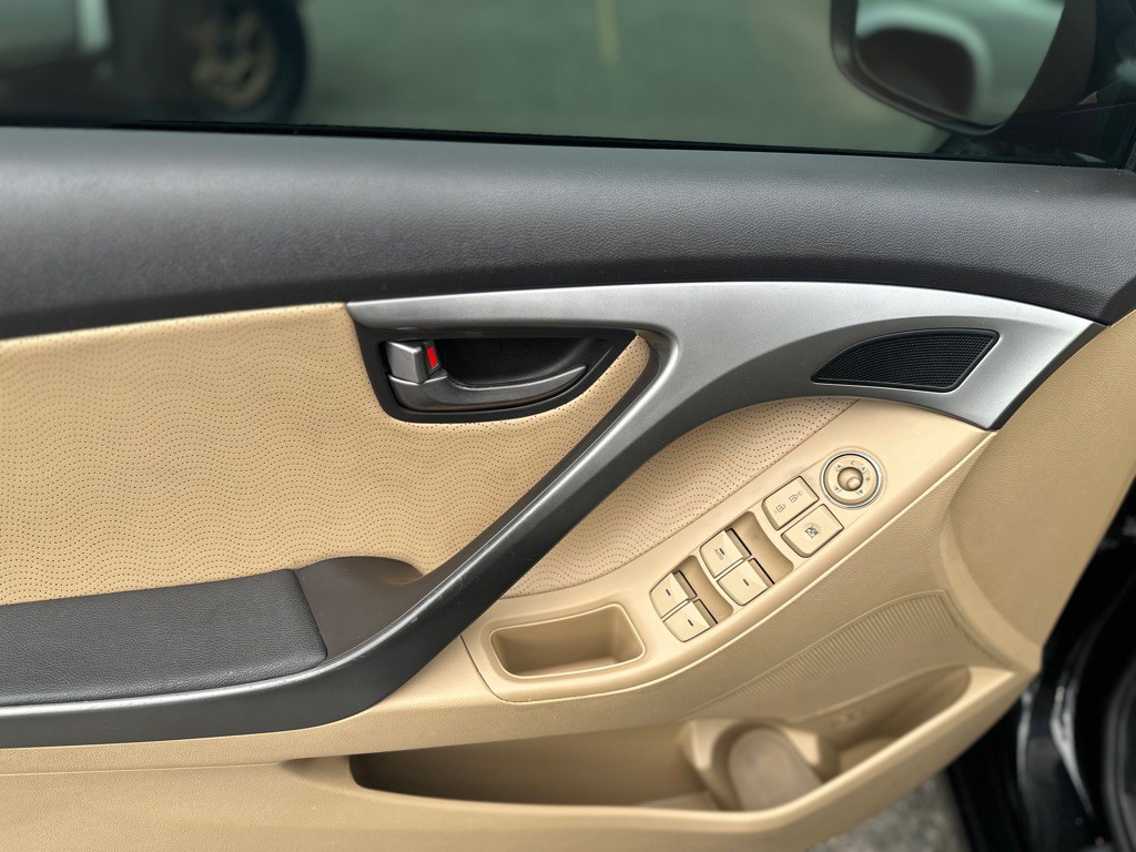 2012 Hyundai Elantra Image 10
