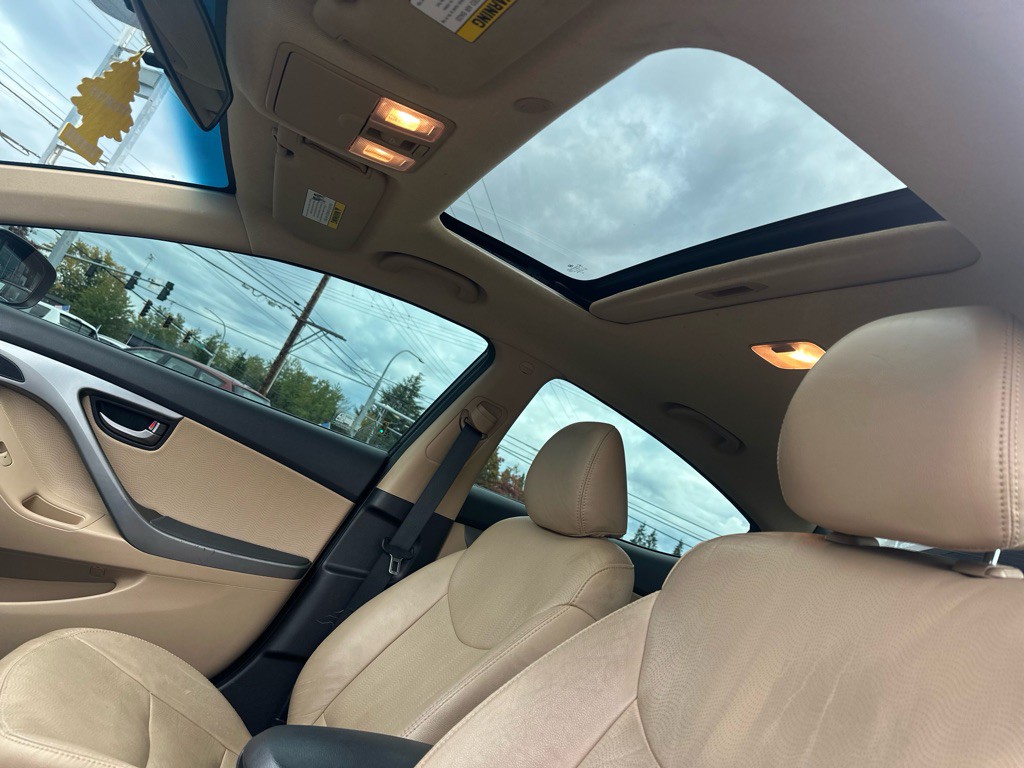 2012 Hyundai Elantra Image 12