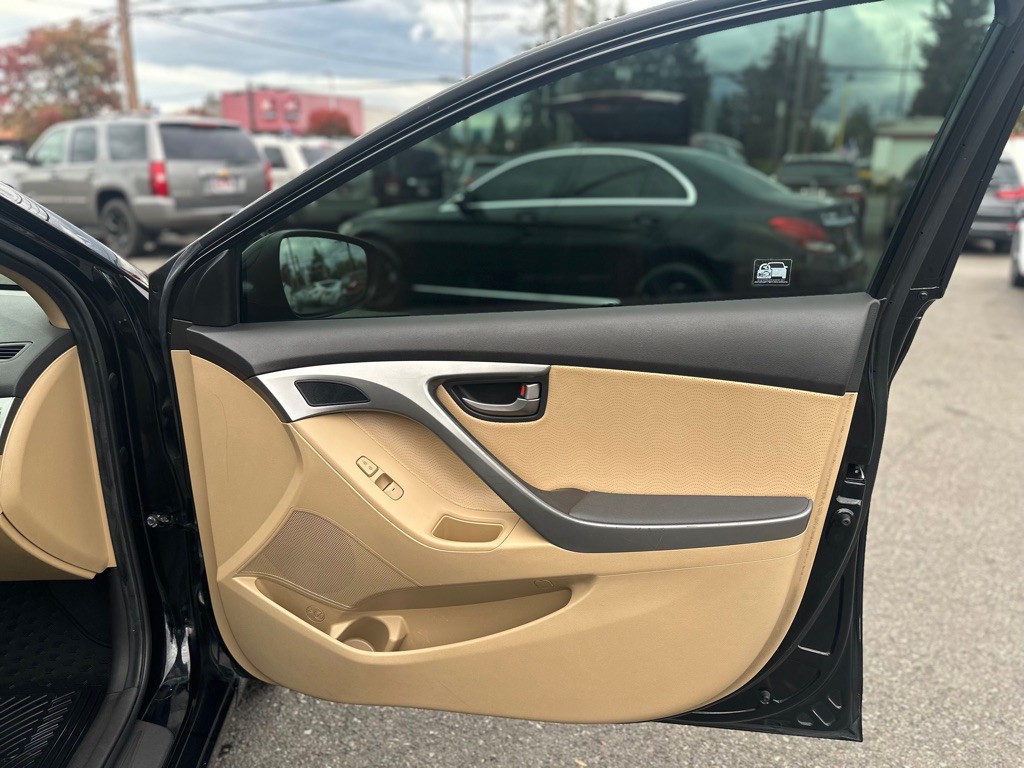 2012 Hyundai Elantra Image 22