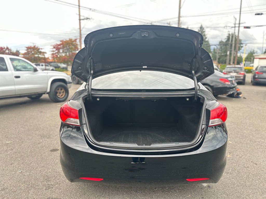 2012 Hyundai Elantra Image 25