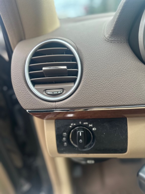 2009 Mercedes-Benz GL-Class Image 14