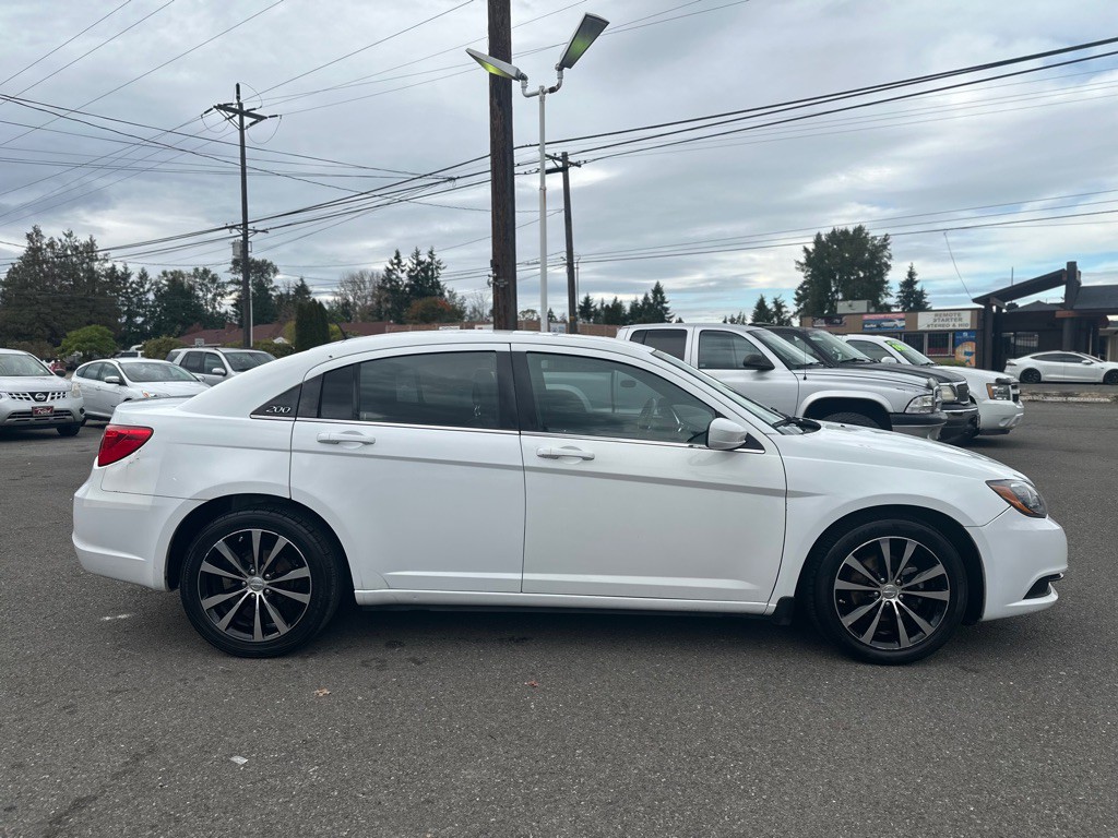 2012 Chrysler 200 Image 5