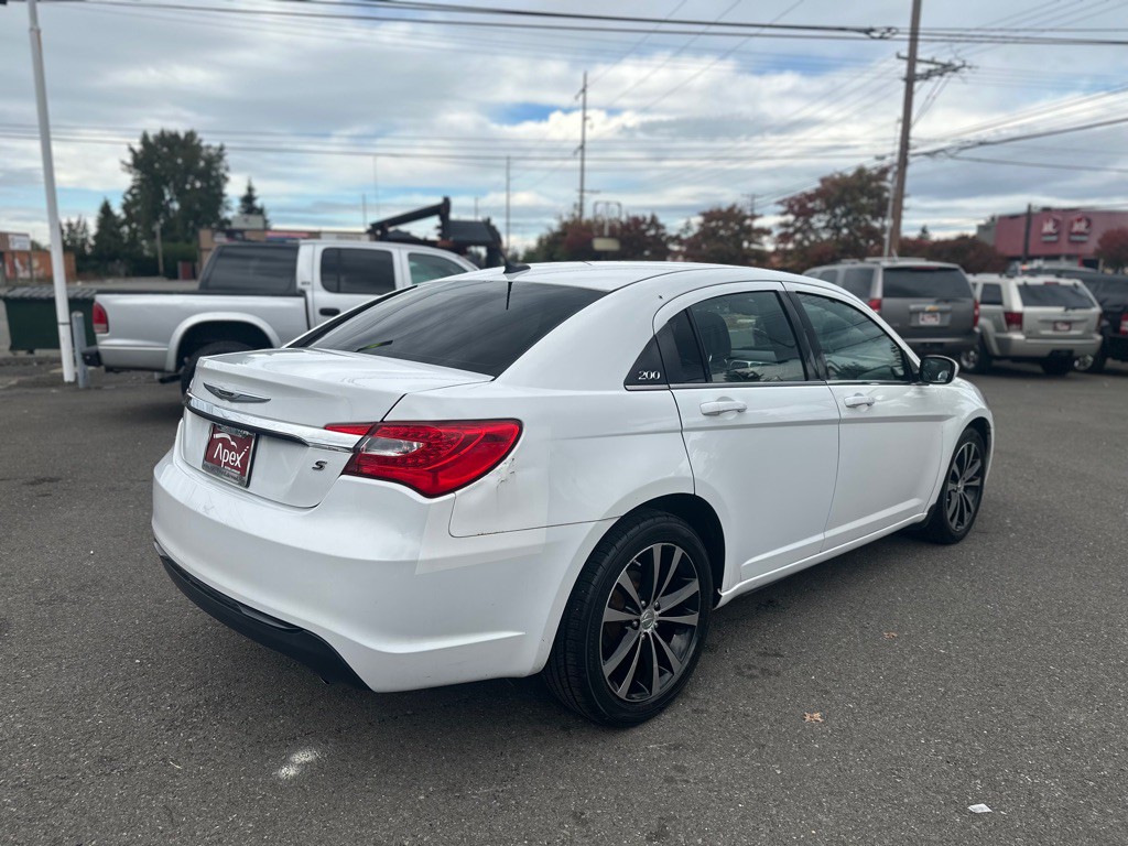 2012 Chrysler 200 Image 6