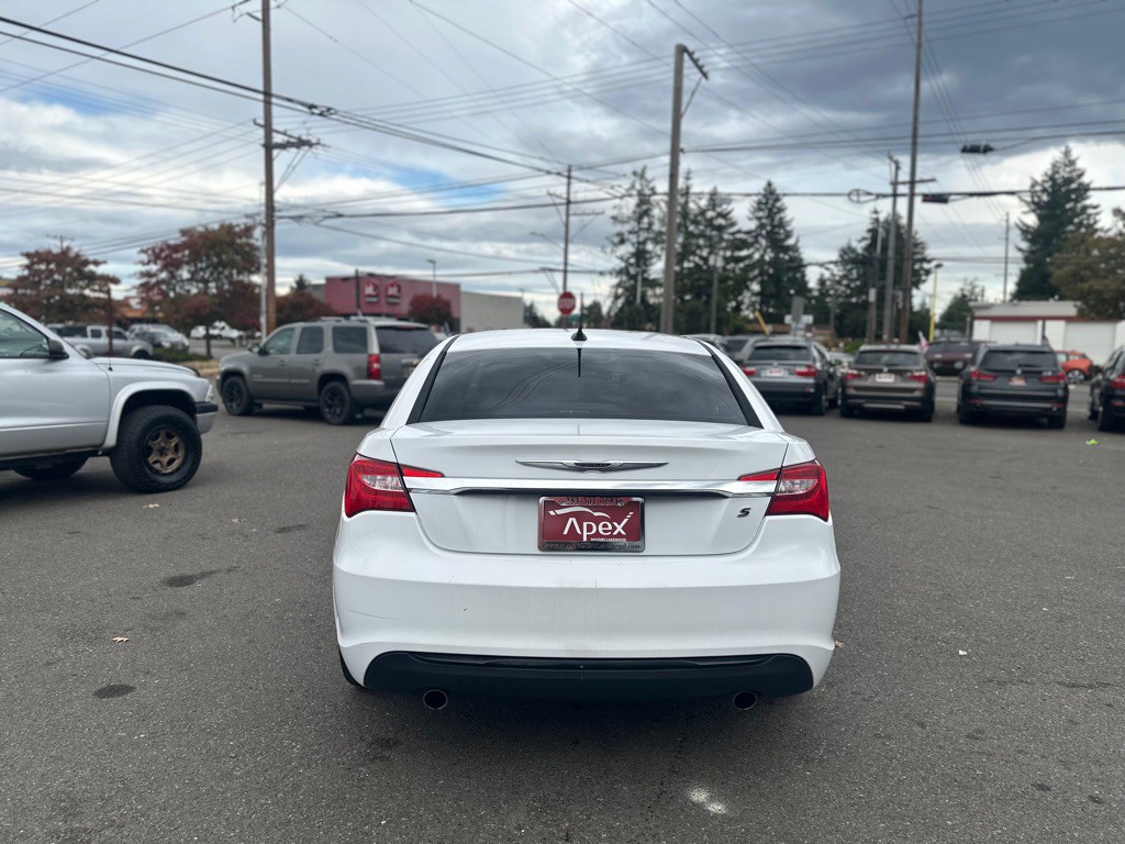 2012 Chrysler 200 Image 7