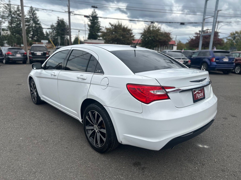 2012 Chrysler 200 Image 9