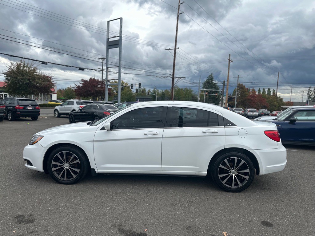 2012 Chrysler 200 Image 10
