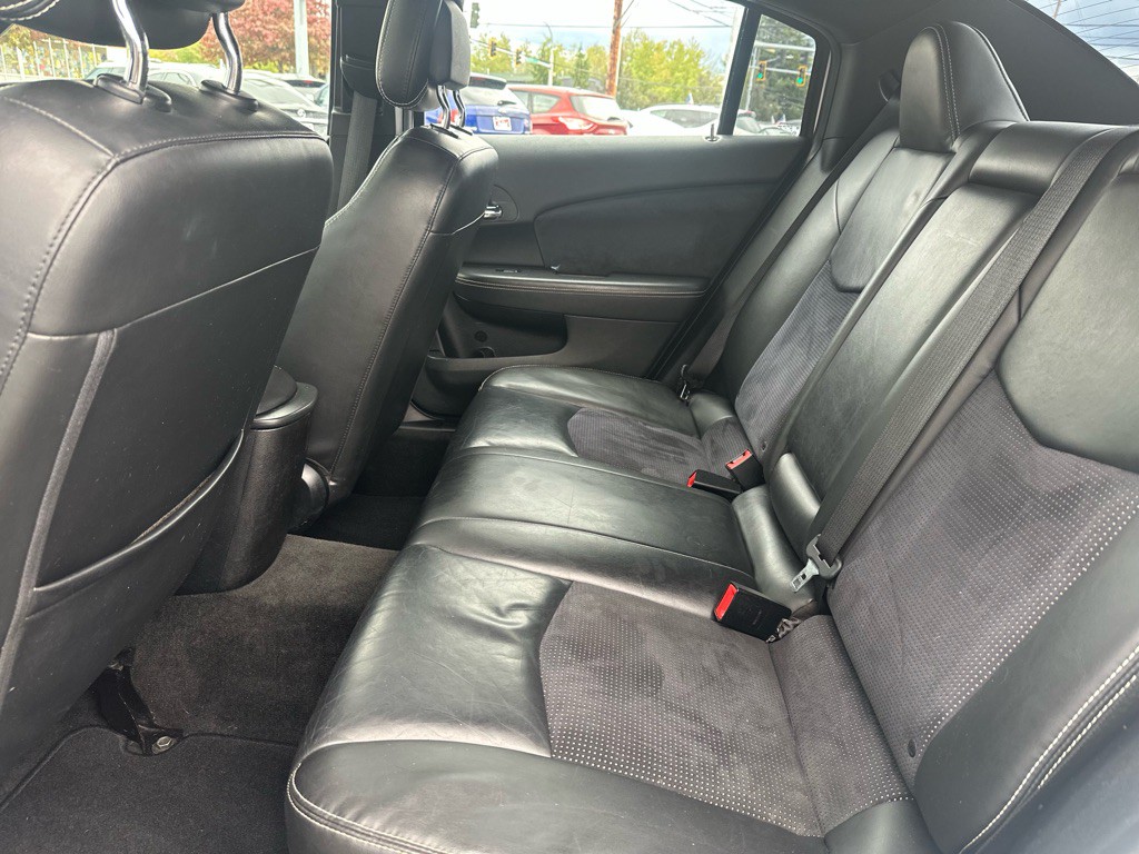 2012 Chrysler 200 Image 21