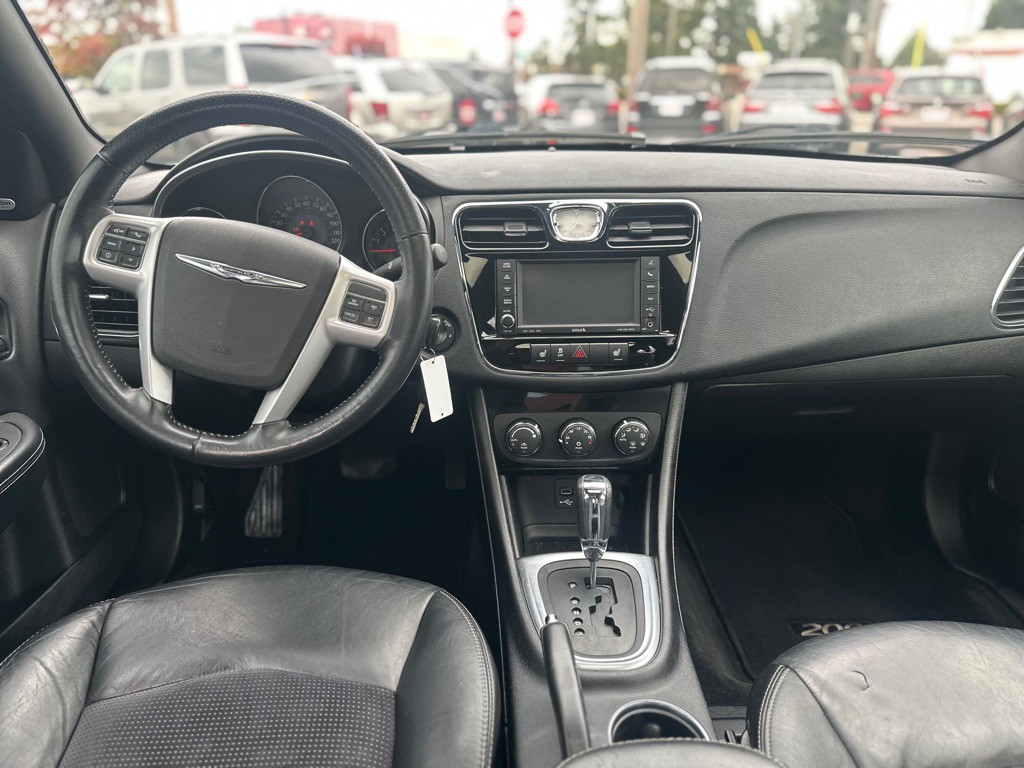 2012 Chrysler 200 Image 22