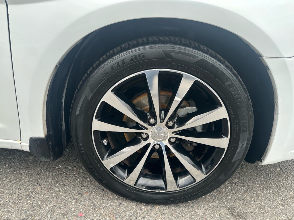 2012 Chrysler 200 Image 26
