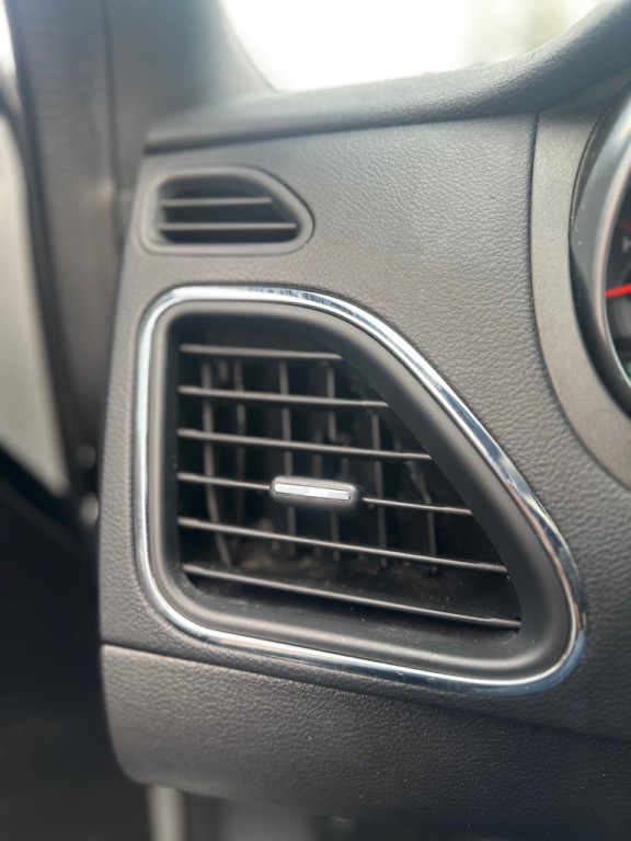 2012 Chrysler 200 Image 14