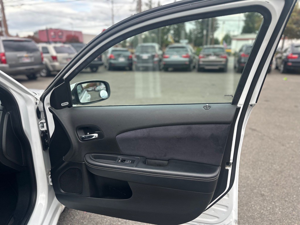 2012 Chrysler 200 Image 23