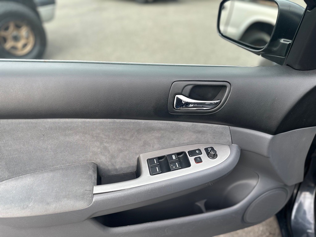 2003 Honda Accord Image 11