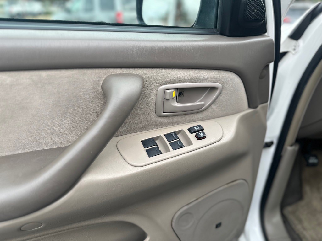 2006 Toyota Sequoia Image 11