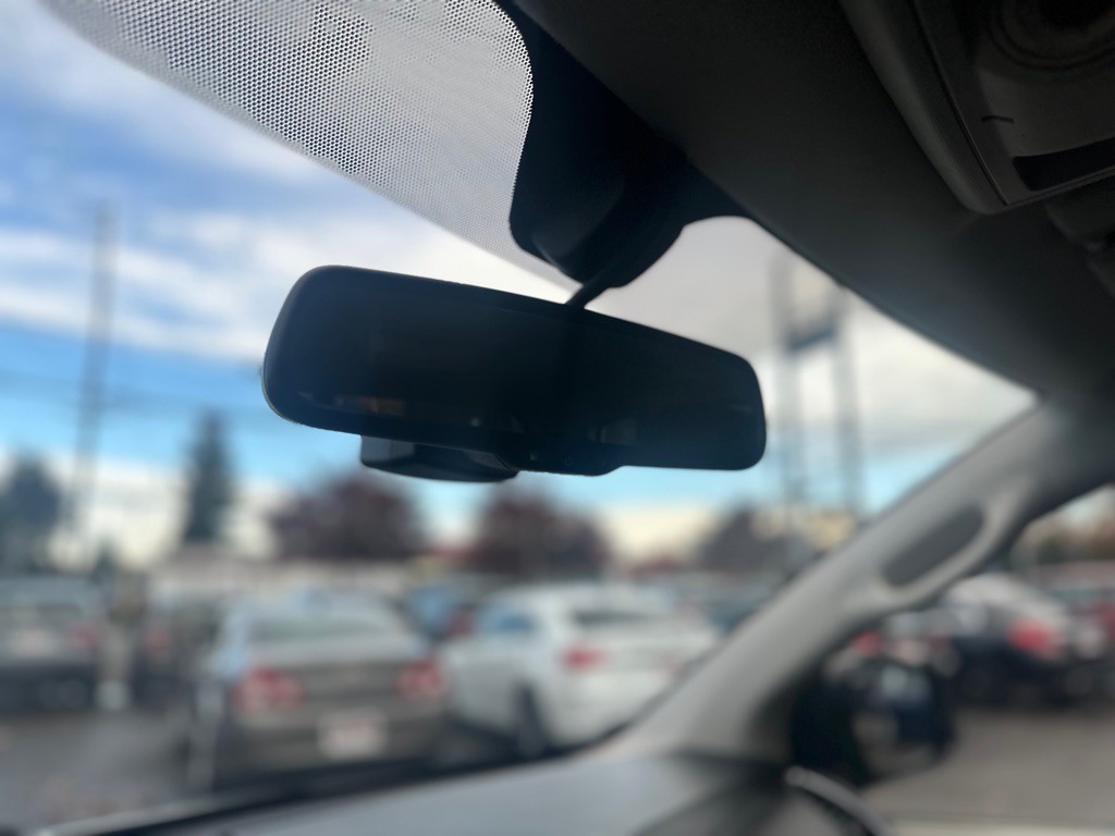 2011 Chrysler Town & Country Image 17