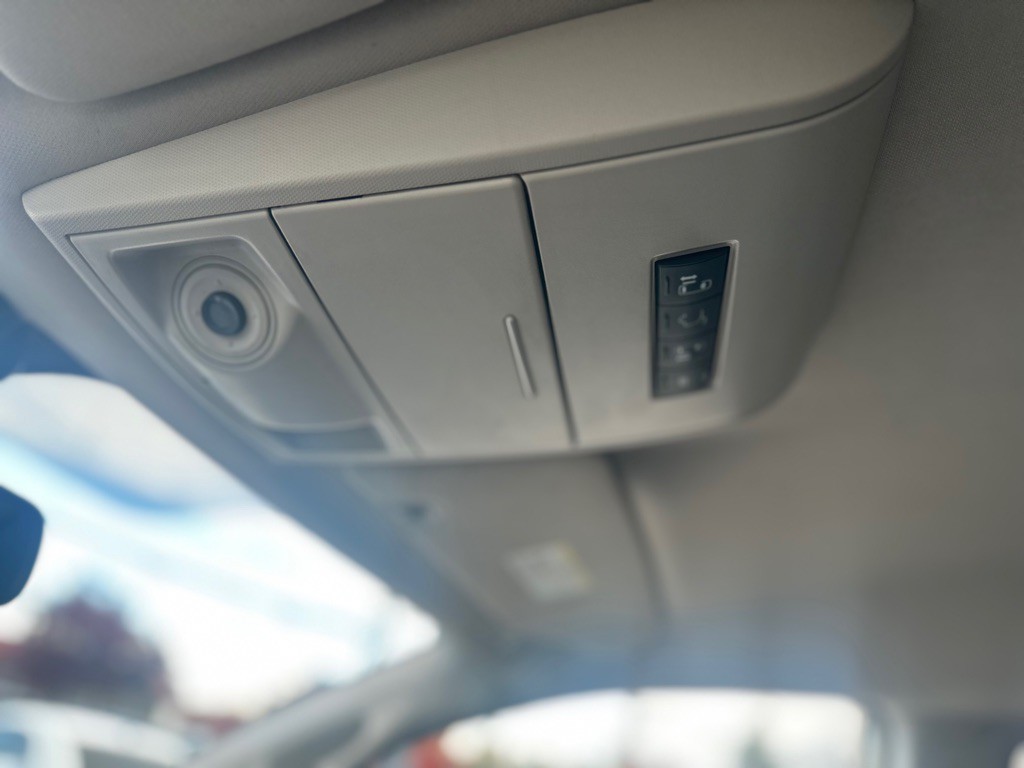 2011 Chrysler Town & Country Image 18