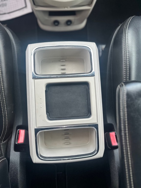 2011 Chrysler Town & Country Image 20