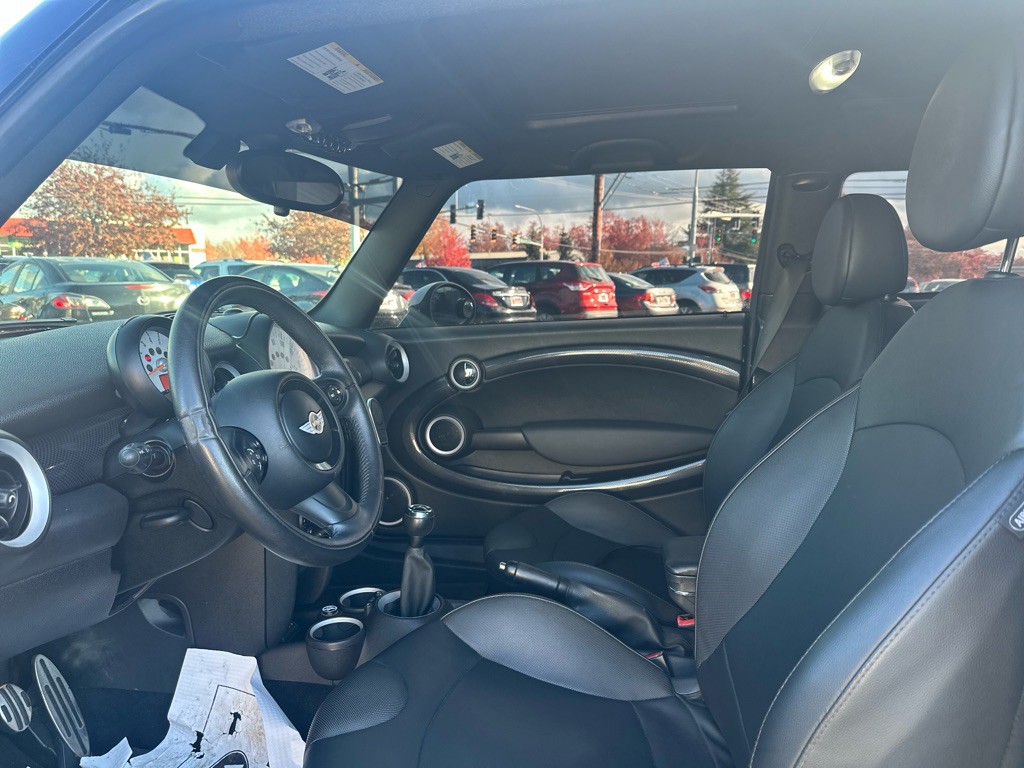 2013 MINI Cooper Image 14