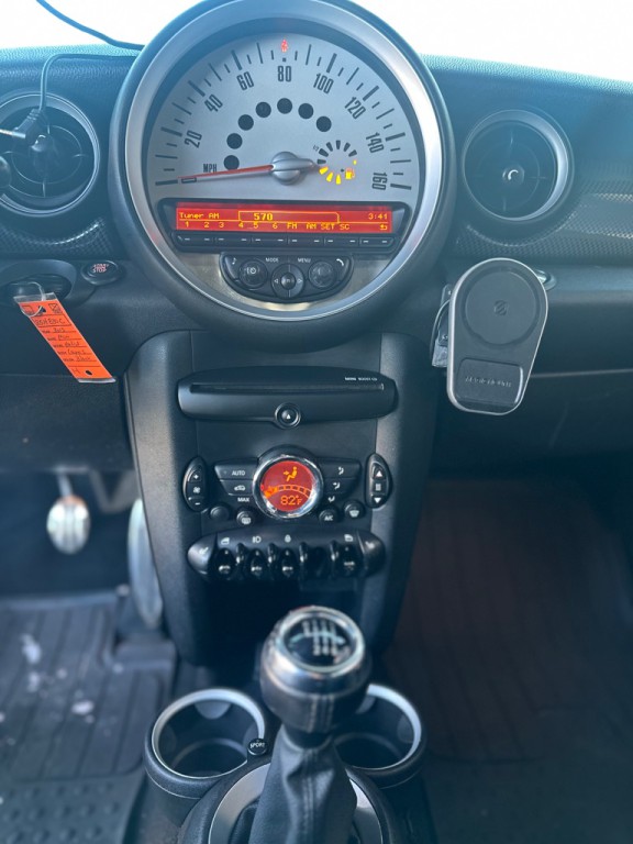 2013 MINI Cooper Image 17