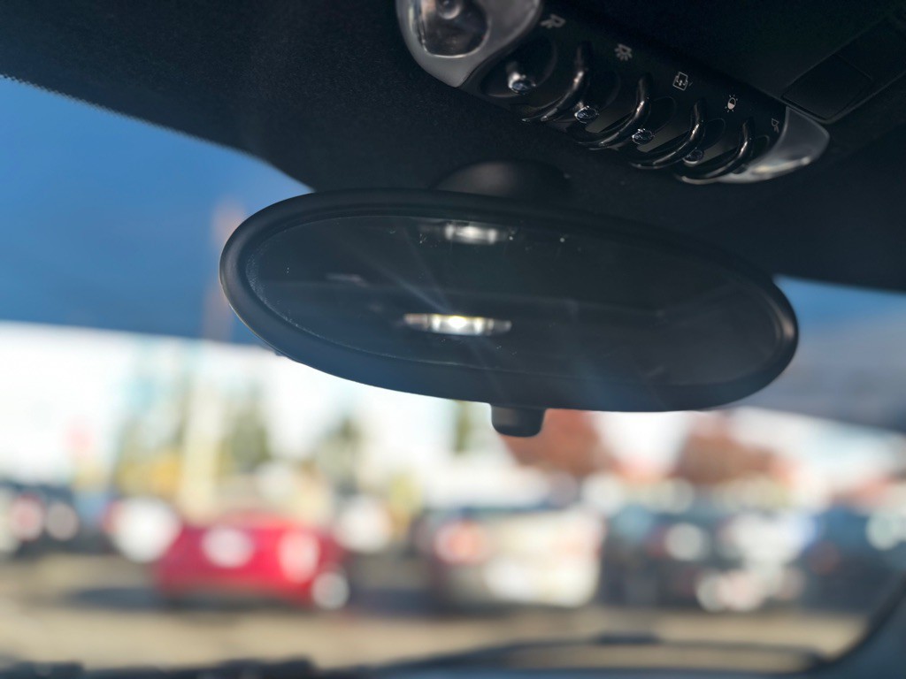 2013 MINI Cooper Image 18