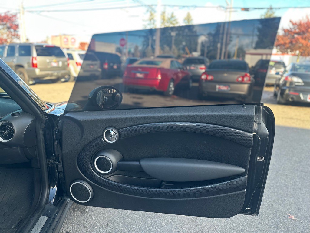 2013 MINI Cooper Image 21