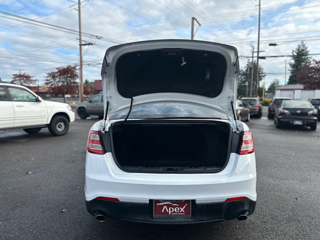 2015 Ford Taurus Image 8