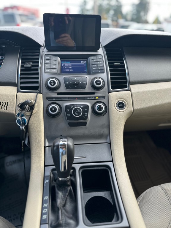 2015 Ford Taurus Image 15