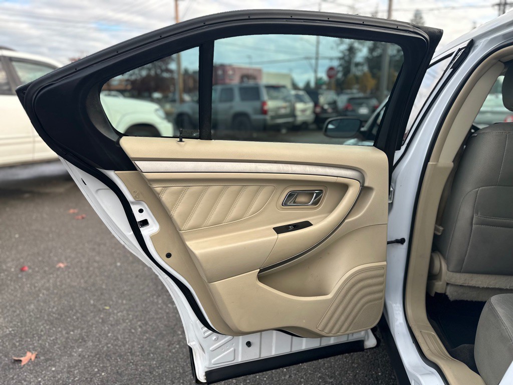 2015 Ford Taurus Image 18