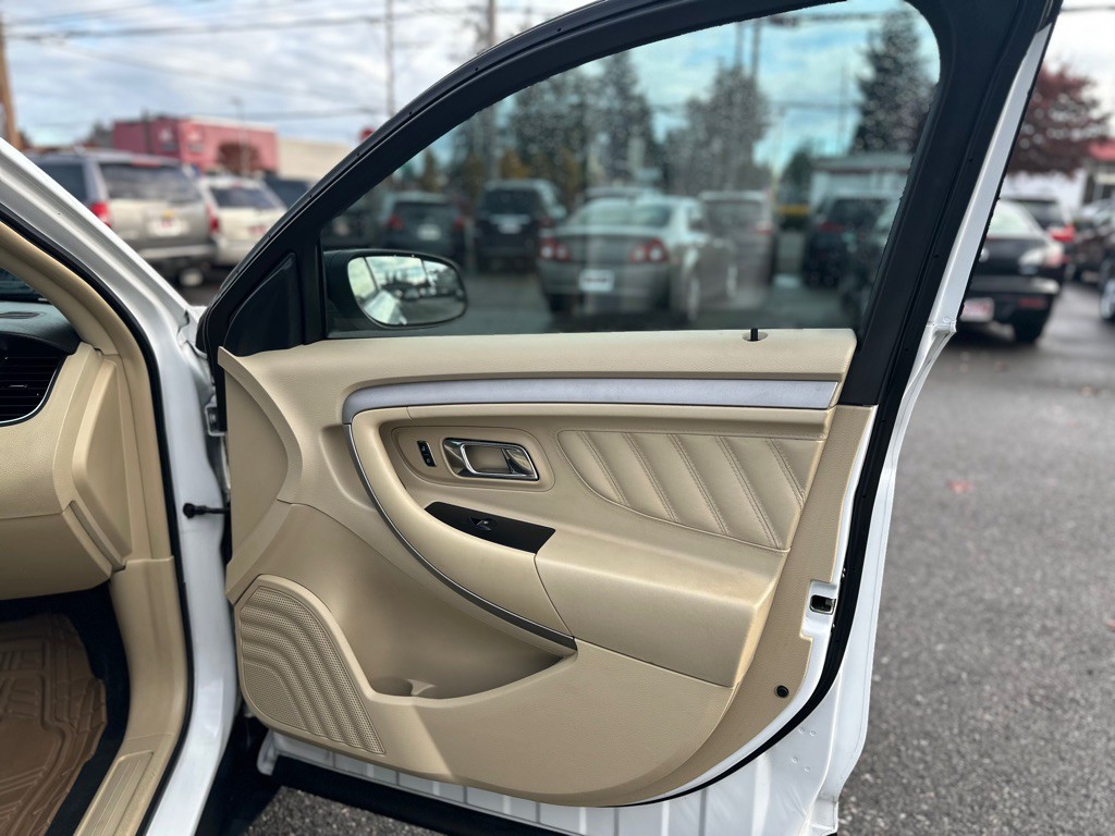 2015 Ford Taurus Image 23