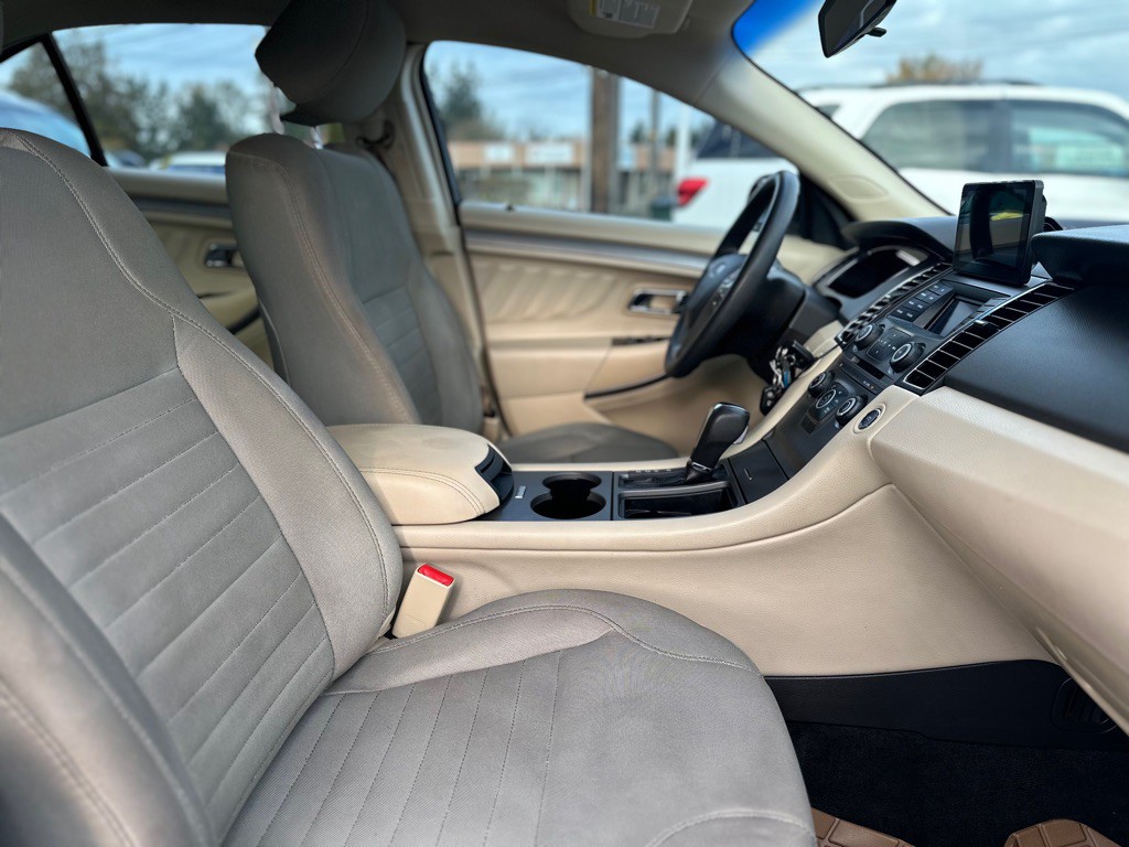 2015 Ford Taurus Image 24