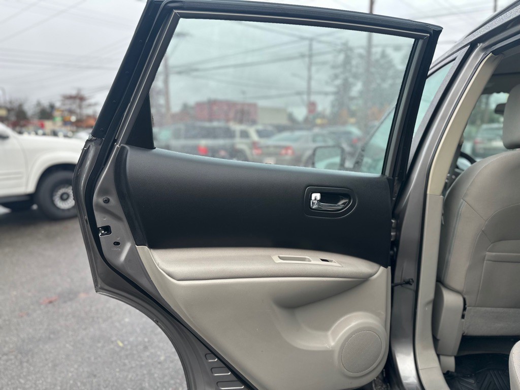 2015 Nissan Rogue Image 18