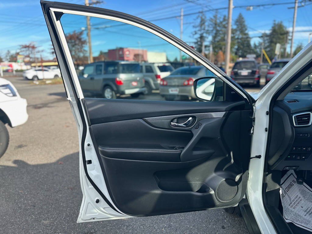 2016 Nissan Rogue Image 9