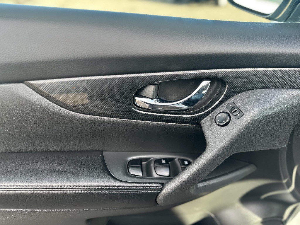 2016 Nissan Rogue Image 10