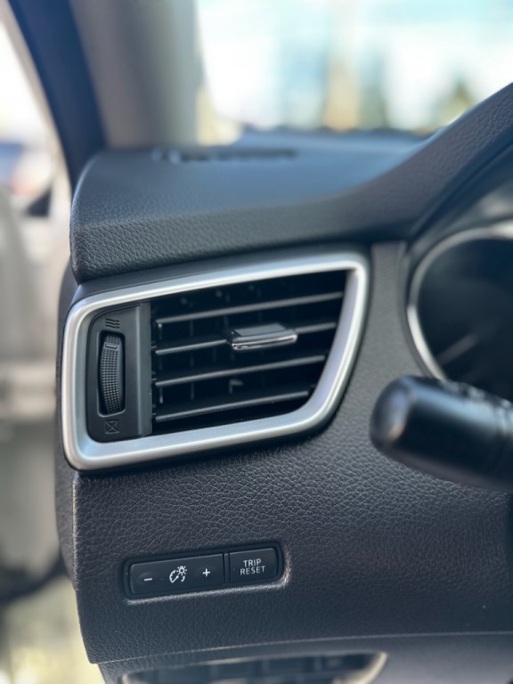 2016 Nissan Rogue Image 12