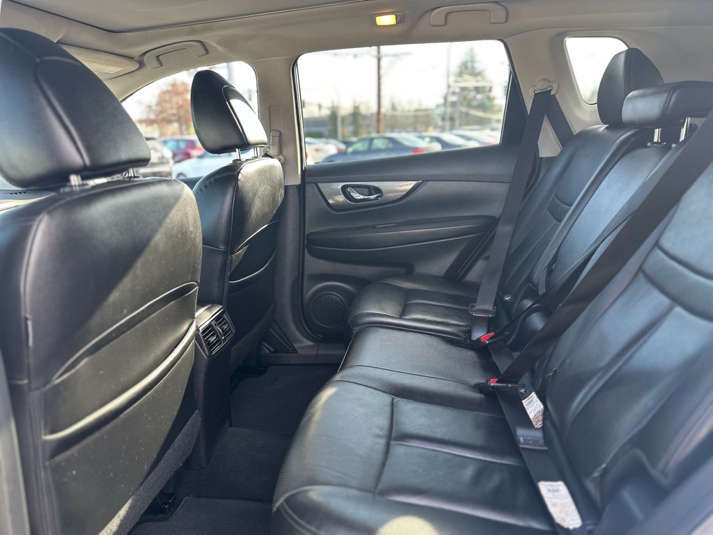 2016 Nissan Rogue Image 16