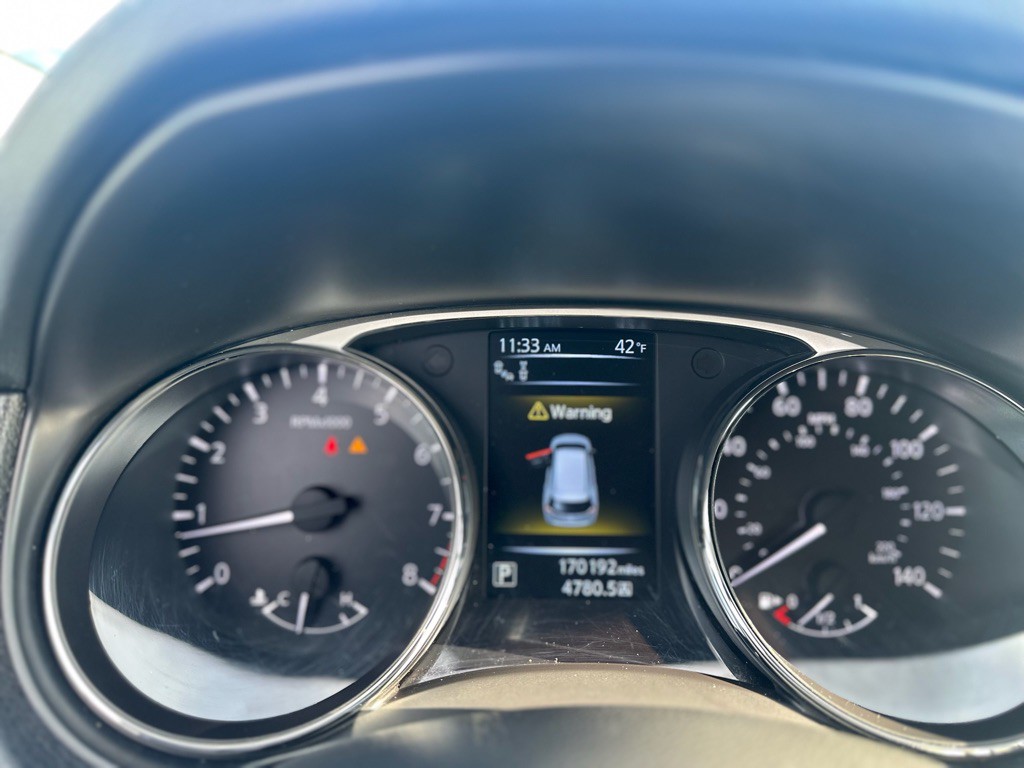 2016 Nissan Rogue Image 24