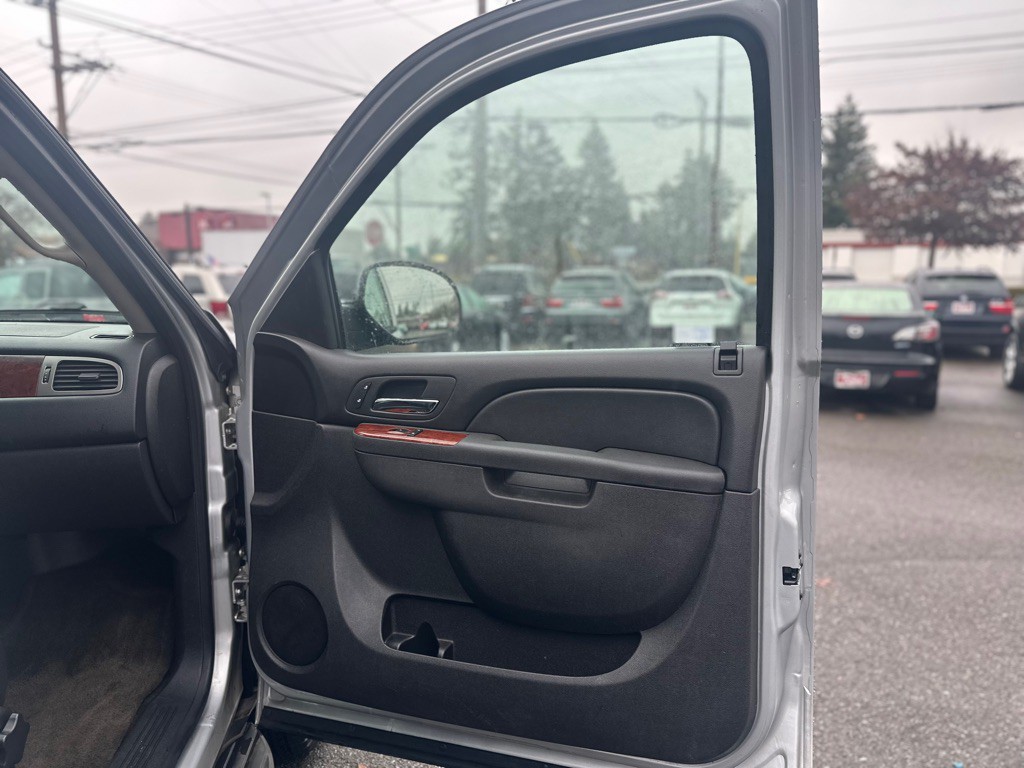 2012 Chevrolet Tahoe Image 19