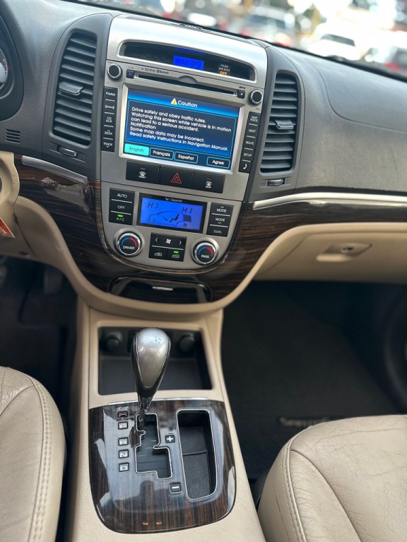 2012 Hyundai Santa Fe Image 16