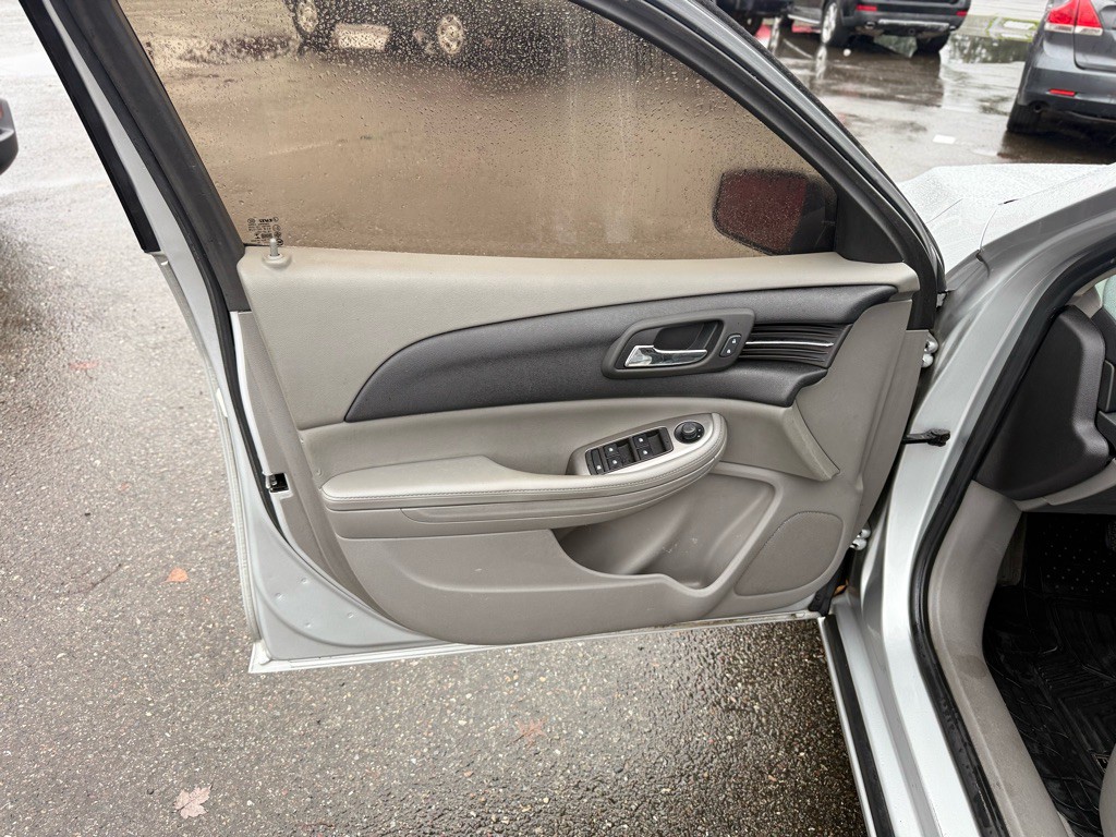 2015 Chevrolet Malibu Image 12